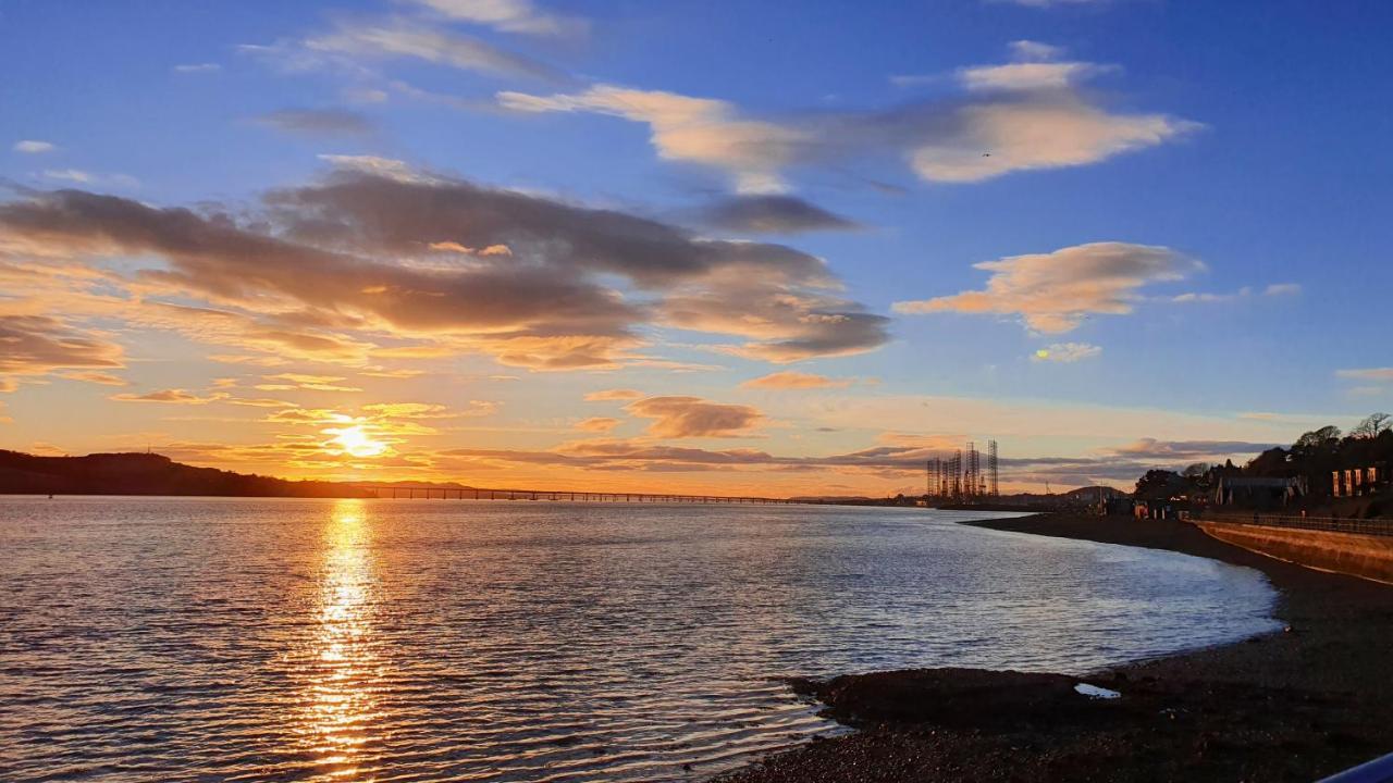 Spacious, Modern 3 Bedroom Luxury Flat In Centre Location Broughty Ferry Bagian luar foto